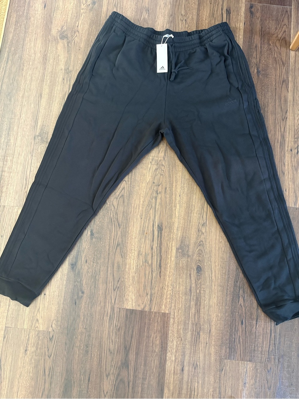 Adidas Men's Essentials Fleece 3-Stripes Tapered Cuff Pants Black
3XLT NWT IJ888